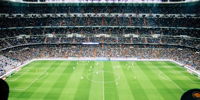 足球比赛中的关键点球瞬间特写